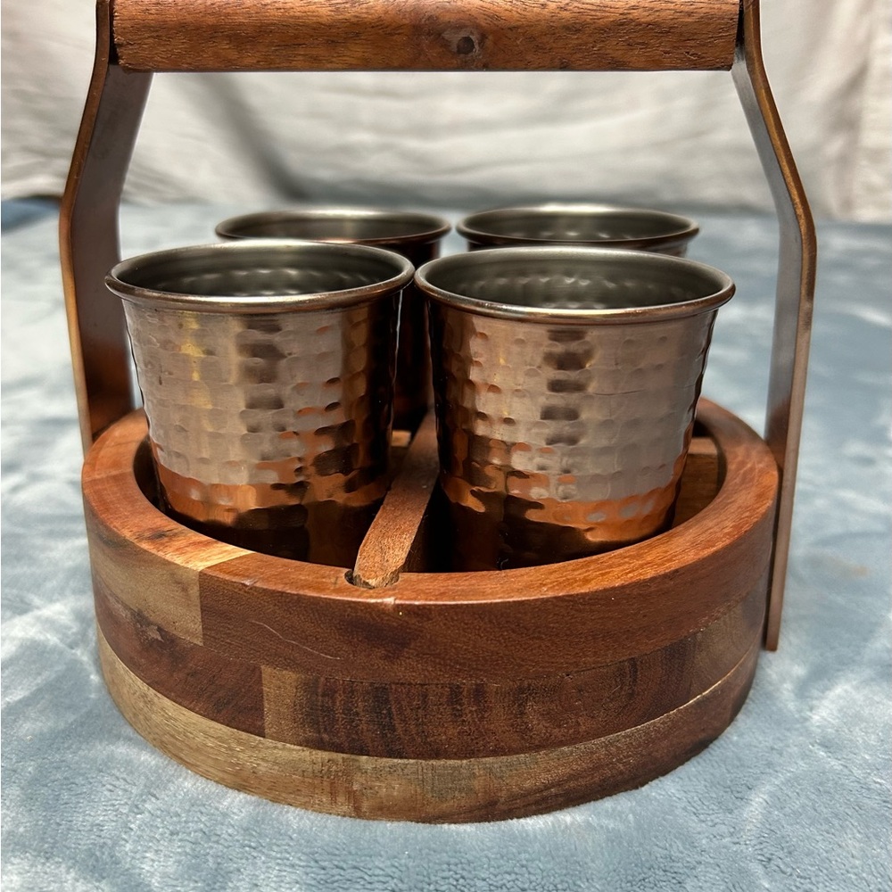 5piece beverage set
Cups with caddy hammered aluminum